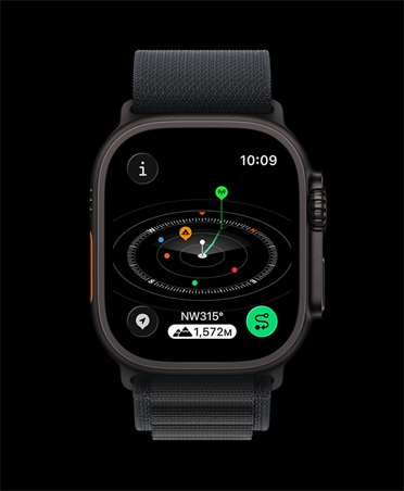 Apple Watch Ultra 3, černá barva, titanové pouzdro, aplikace Kompas, vyznačené body trasy, řemínek, černý Alpský tah