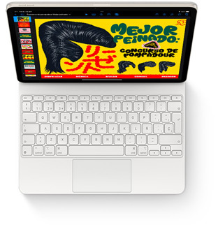 Vista desde arriba del iPad Air con un Magic Keyboard en blanco para el iPad Air.