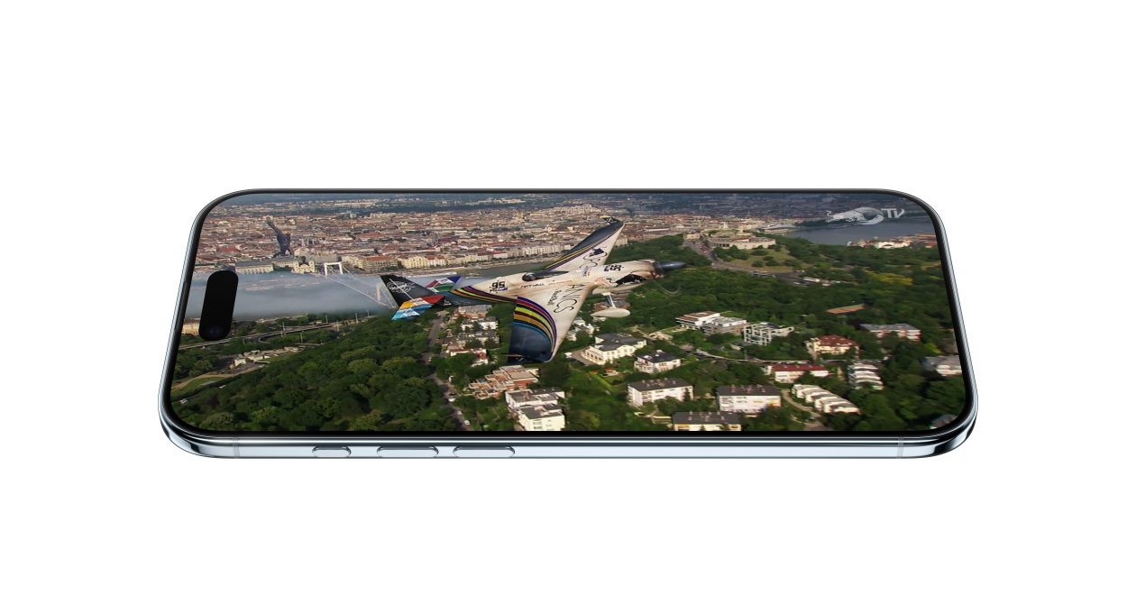iPhone Air, exterior față, exterior lateral, afișând un cadru static din serialul Foundation de pe Apple TV+