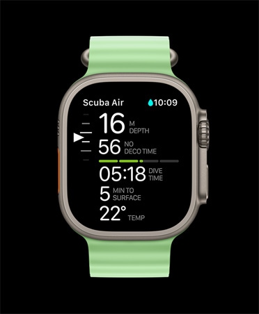 Apple Watch Ultra 3 у титановому корпусі натурального кольору, показники занурення в додатку Oceanic+: глибина, час декомпресії, час занурення, хвилини до підйому, температура води, ремінець Ocean кольору «зелений неон»