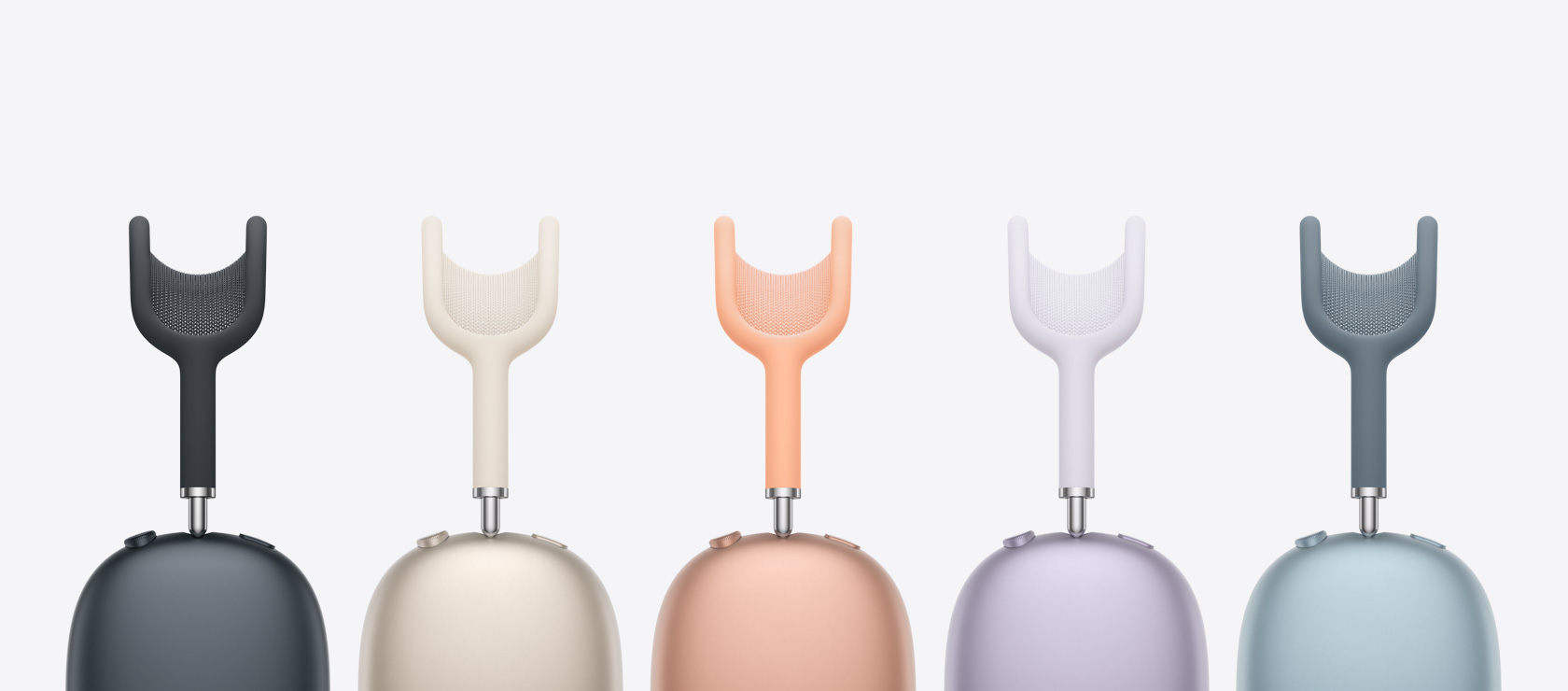 Niekoľko párov slúchadiel AirPods Max 2 zboku na ukážku rôznych dostupných farebných prevedení.